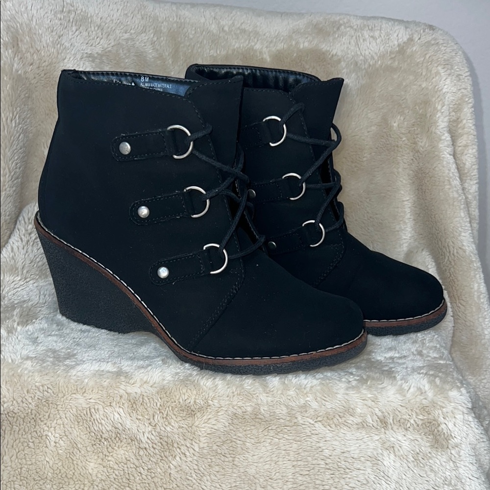 Black Suede Wedge Shoes with Eyelet‎ Detail